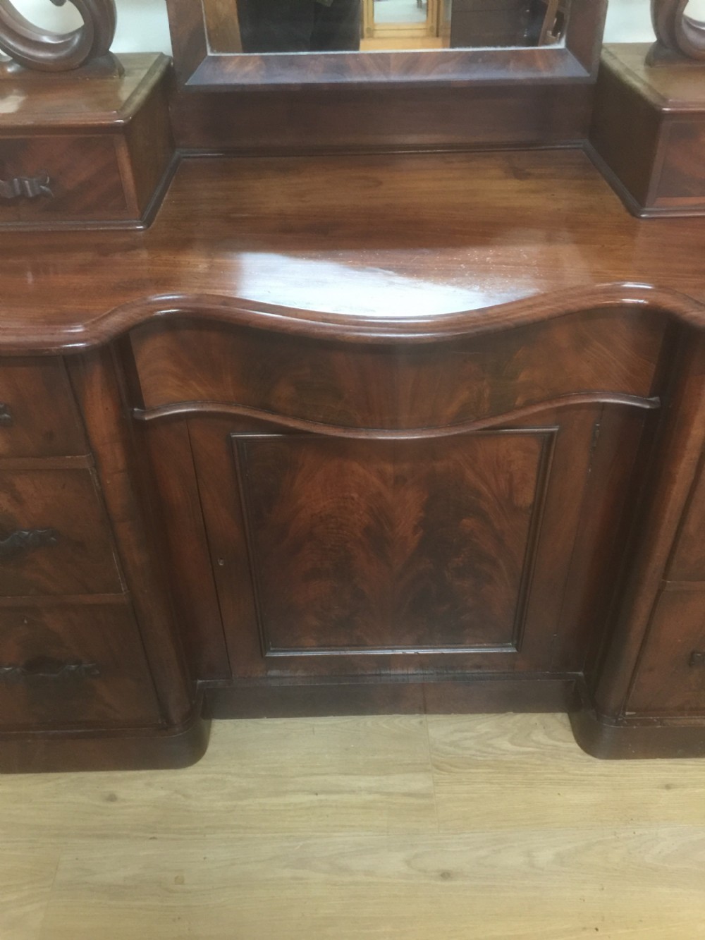 Victorian Flame Mahogany duchesse dressing chest View VII