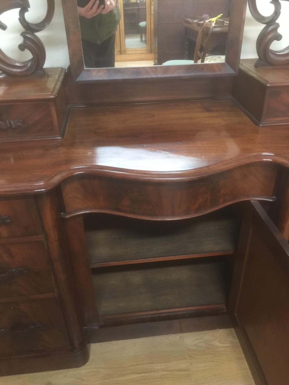 Victorian Flame Mahogany duchesse dressing chest View XI