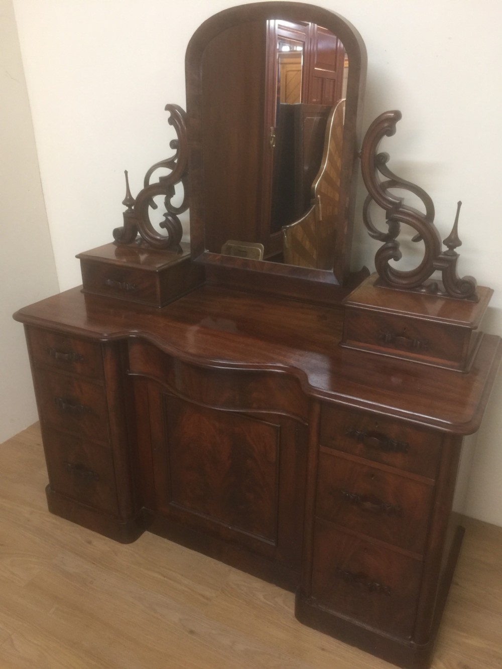 Victorian Flame Mahogany duchesse dressing chest View XII