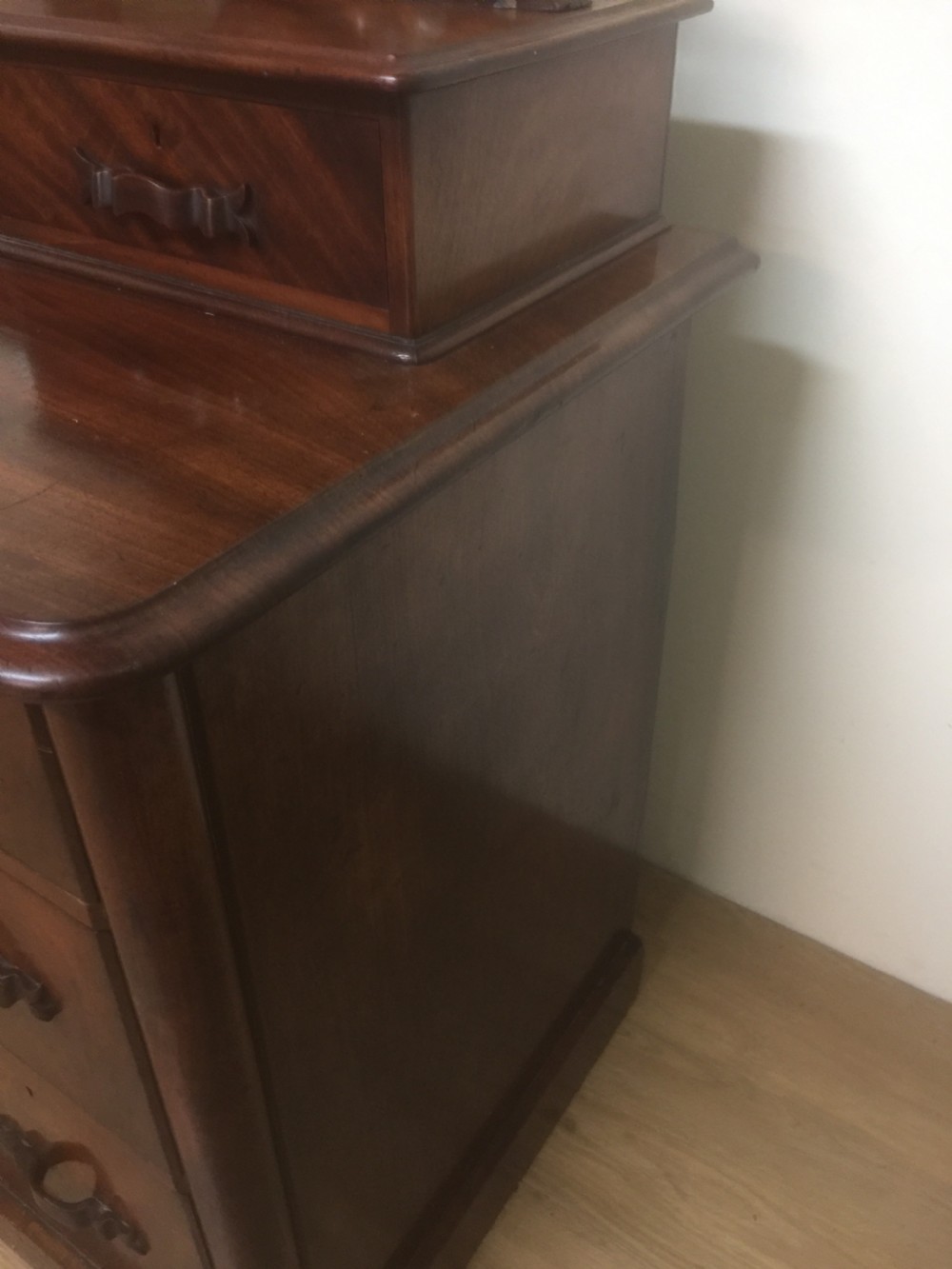 Victorian Flame Mahogany duchesse dressing chest View XV