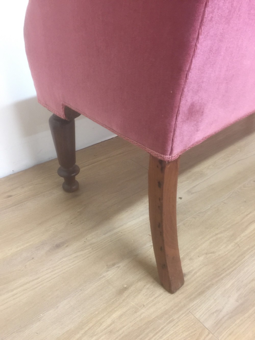 Small early Victorian sofa on turned mahogany legs  View VII