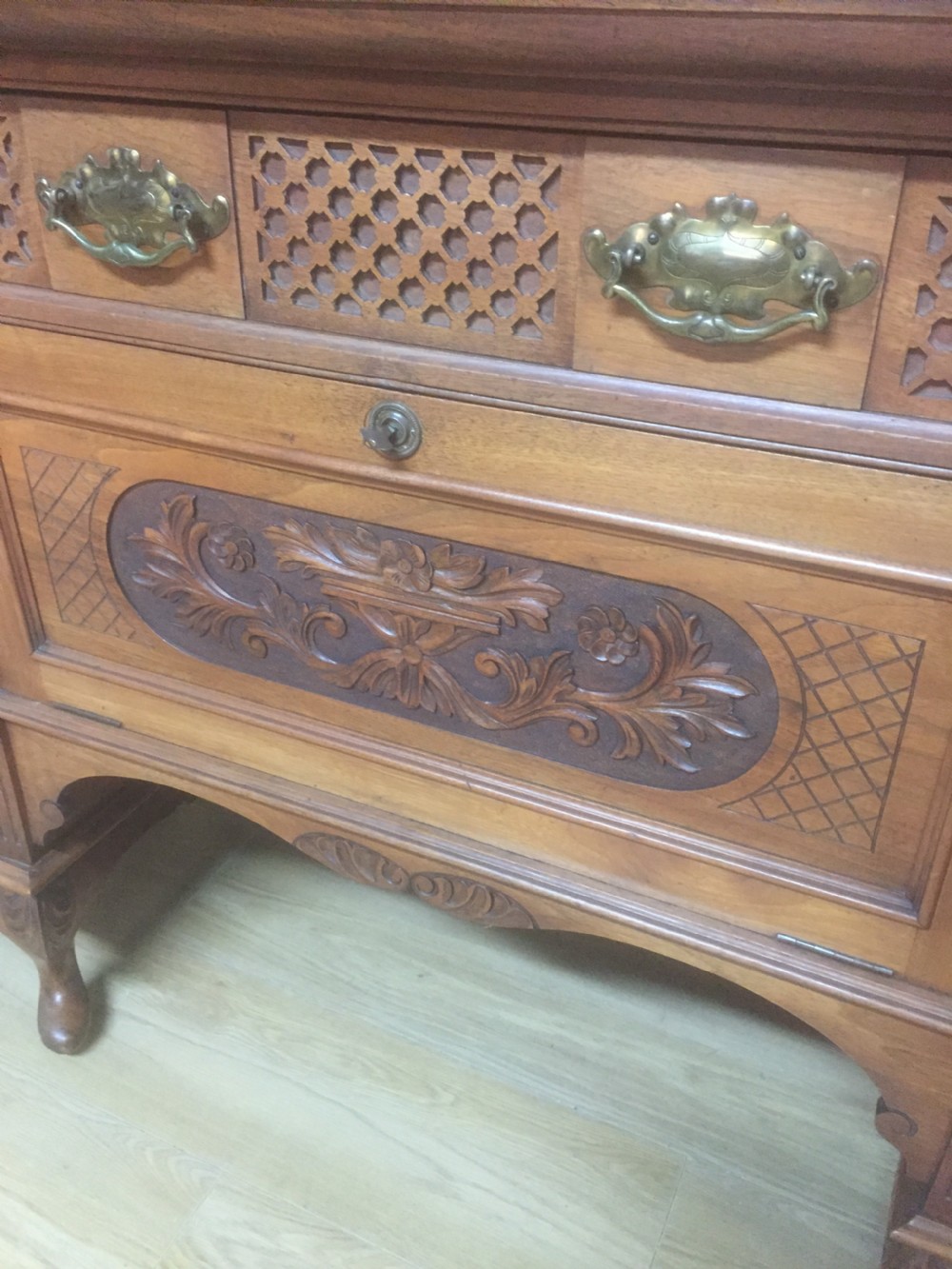 Victorian carved walnut mirror backed Sideboard circa 1880 View XIII