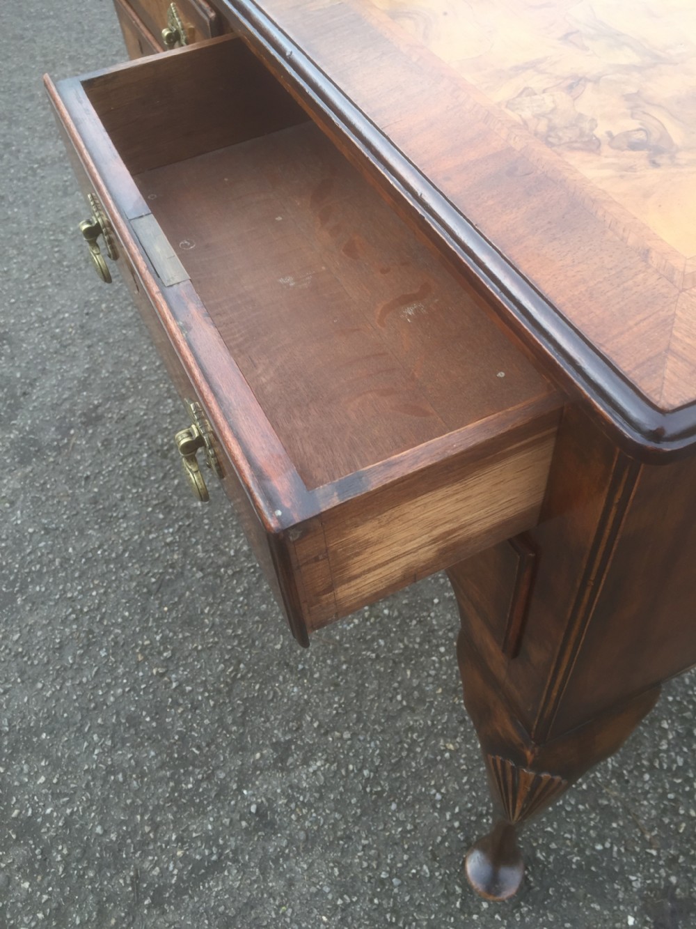 Queen Anne style burr walnut writing desk  View VIII