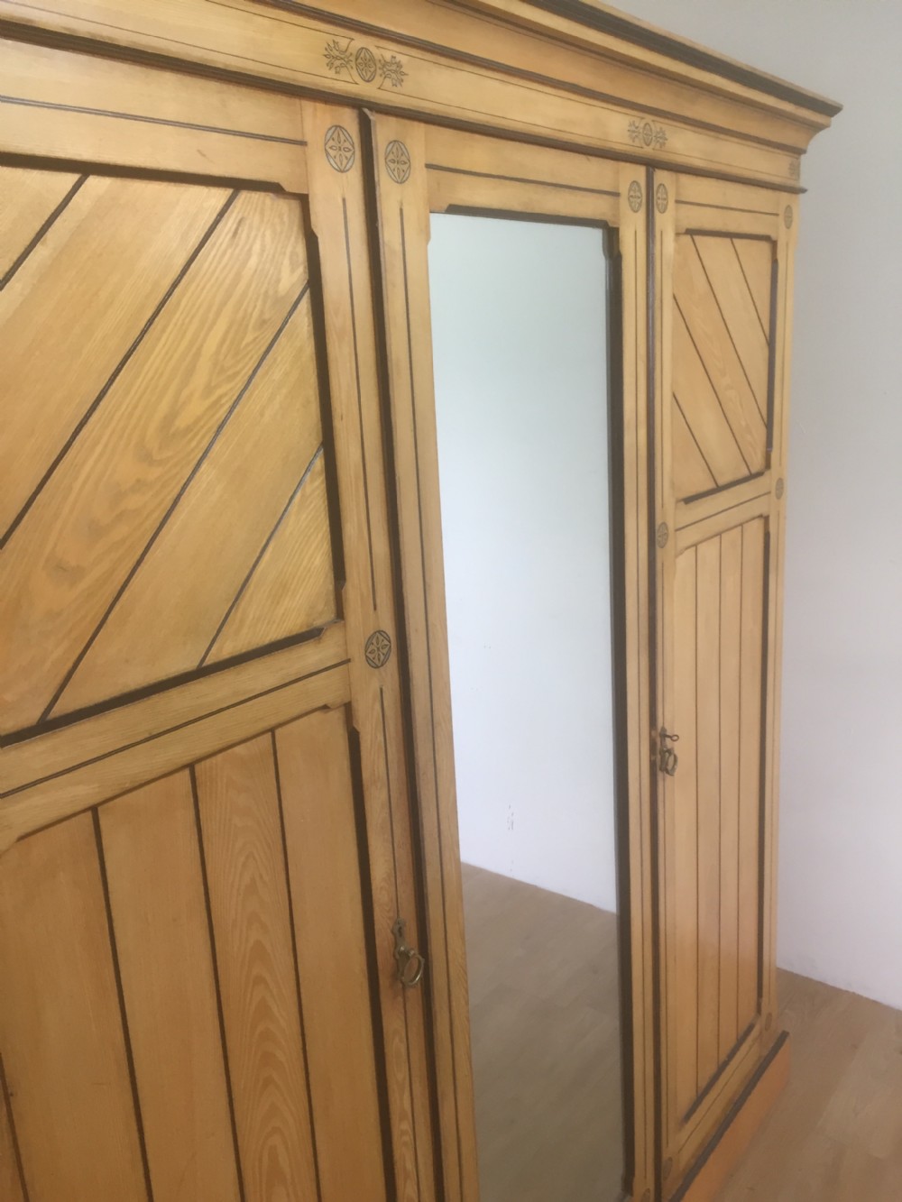 Victorian ash aesthetic movement three door compactum wardrobe  View VIII