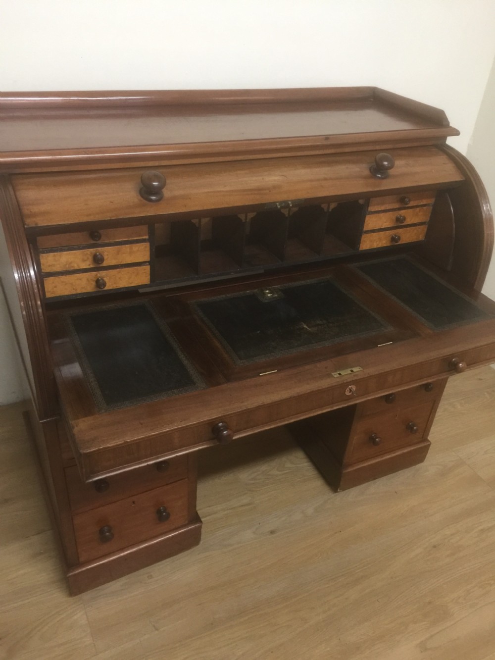 Nineteenth century mahogany cylinder. Desk by W Ovitt View IV
