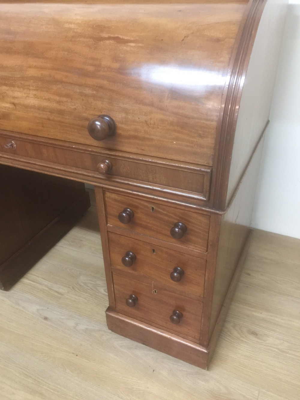 Nineteenth century mahogany cylinder. Desk by W Ovitt View VI