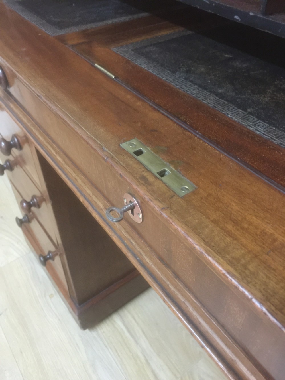 Nineteenth century mahogany cylinder. Desk by W Ovitt View VII