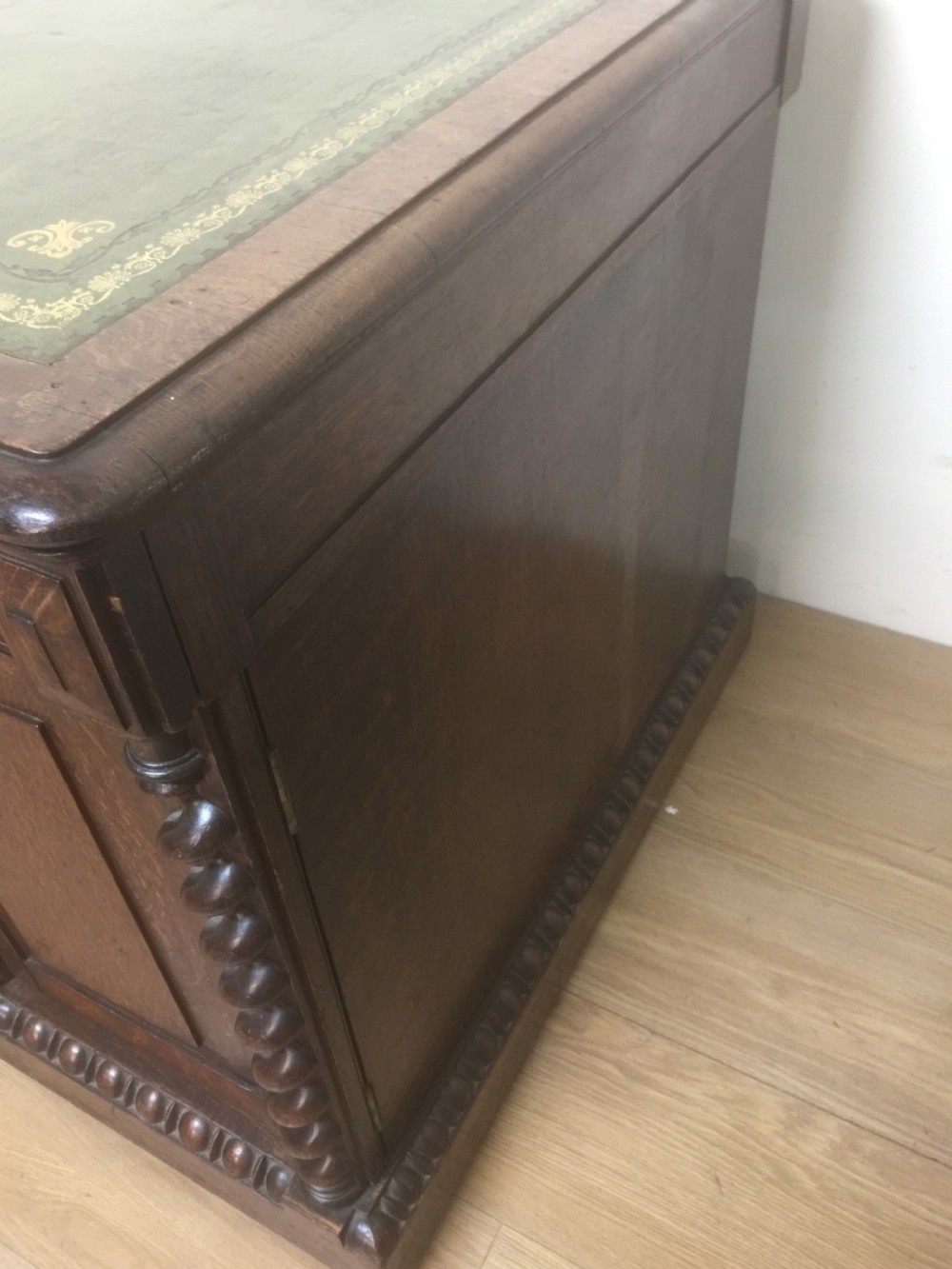 Nineteenth century twin Pedestal oak desk with leather top View V
