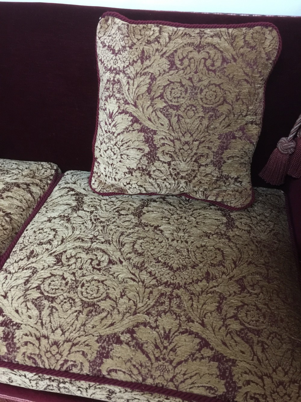 Superb quality Knole Sofa  circa 1920 View VI