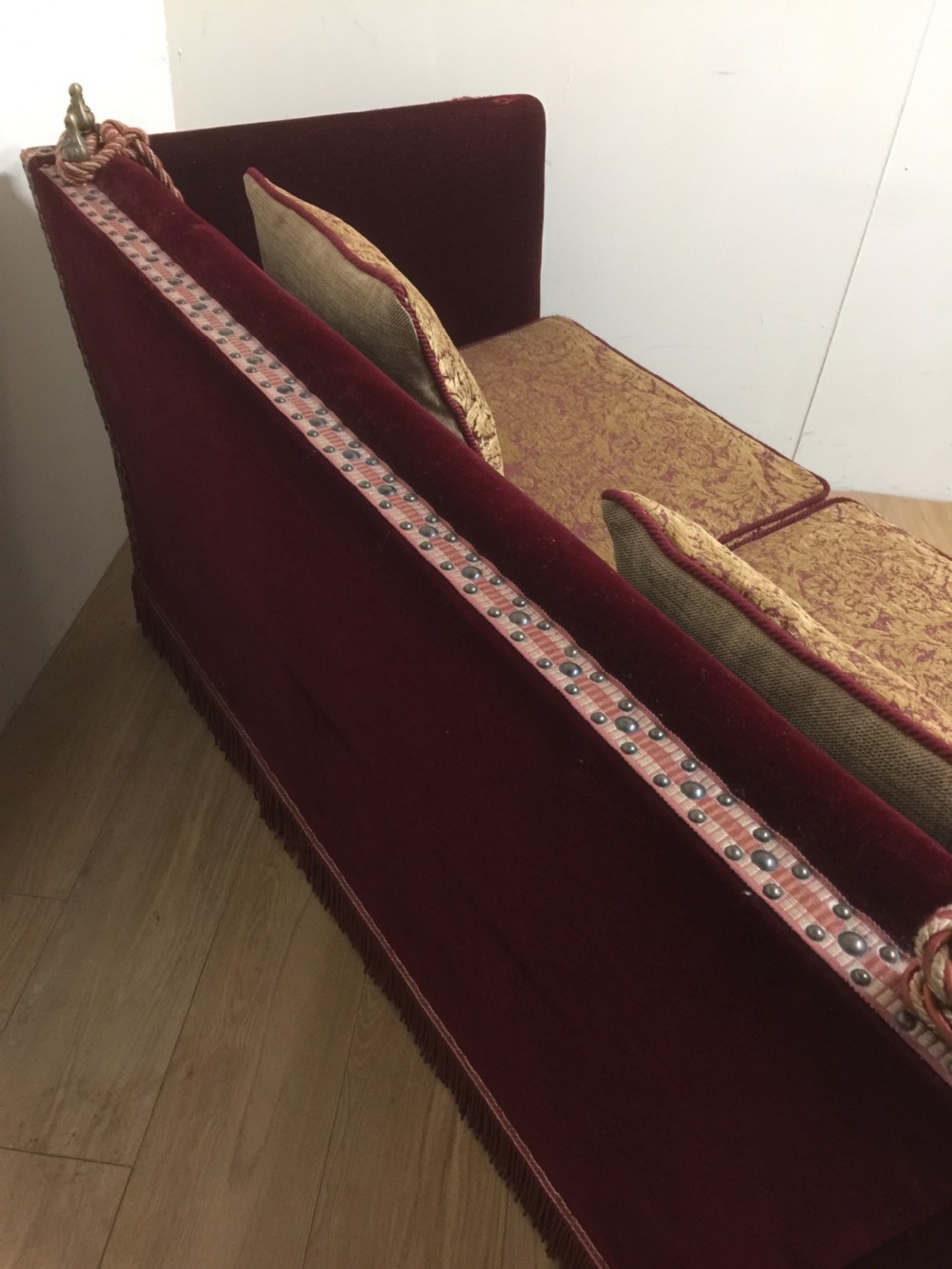 Superb quality Knole Sofa  circa 1920 View VIII