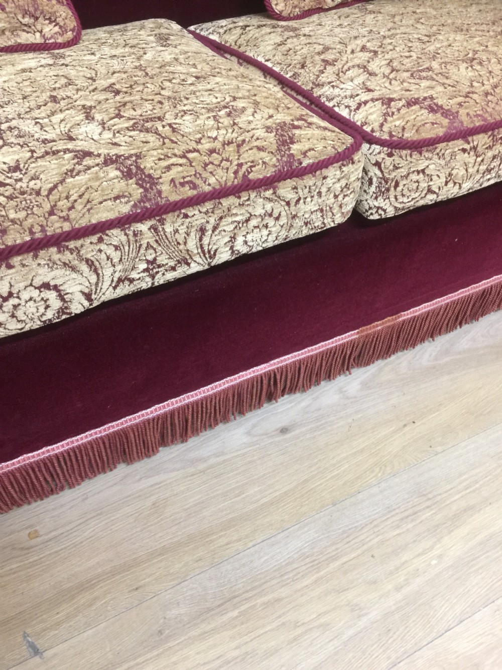 Superb quality Knole Sofa  circa 1920 View IX
