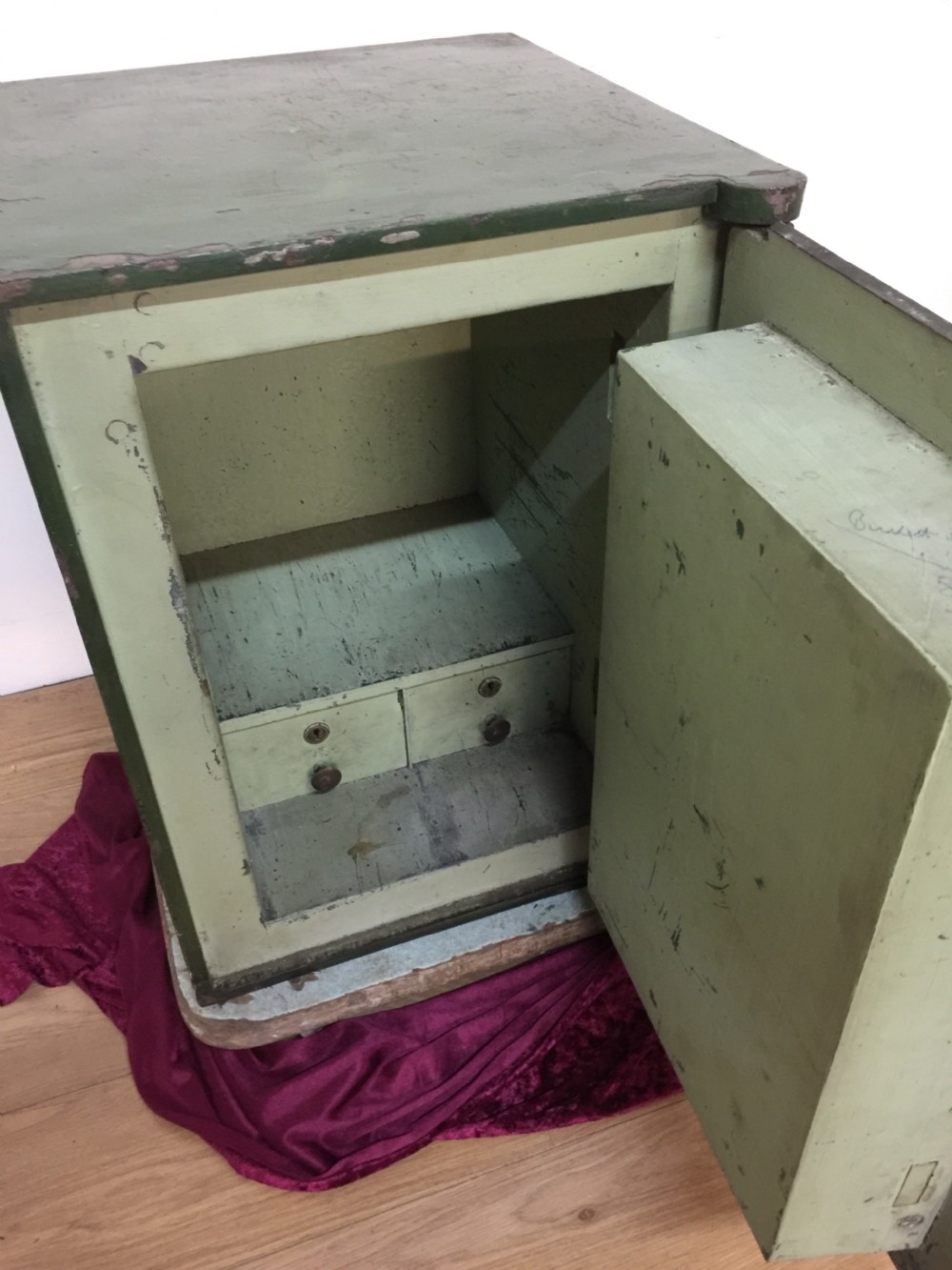 Edwardian Milners safe with key  View V