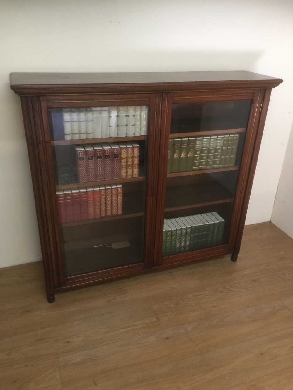 Good quality nineteenth century solid walnut freestanding bookcase 