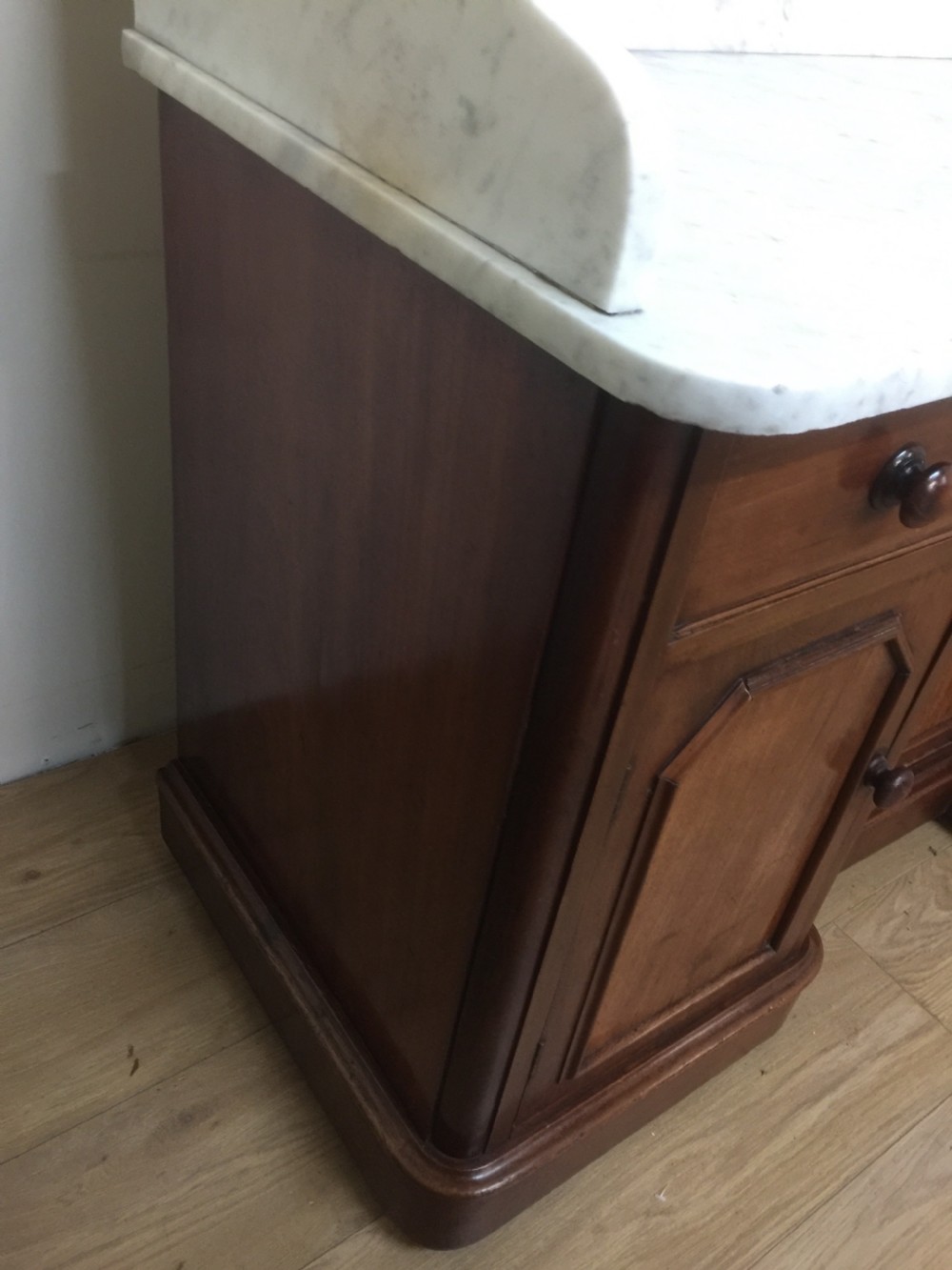Nineteenth century mahogany washstand with white carrara marble top  View VIII