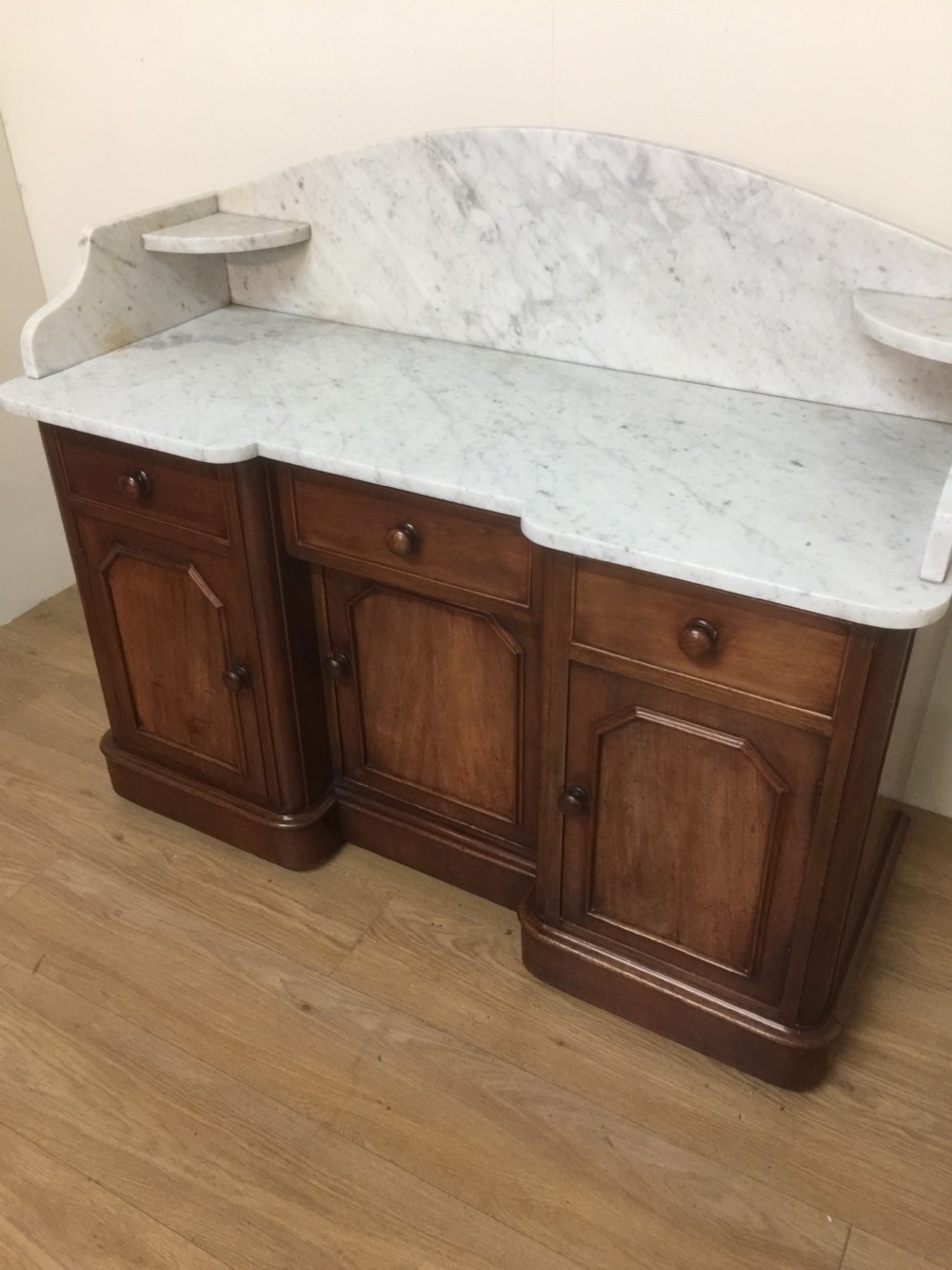 Nineteenth century mahogany washstand with white carrara marble top  View XI
