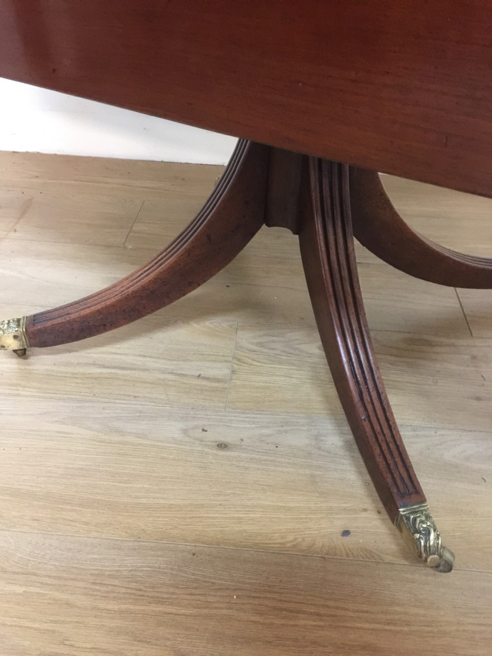 Georgian Mahogany Pembroke dining table circa 1810 View IV