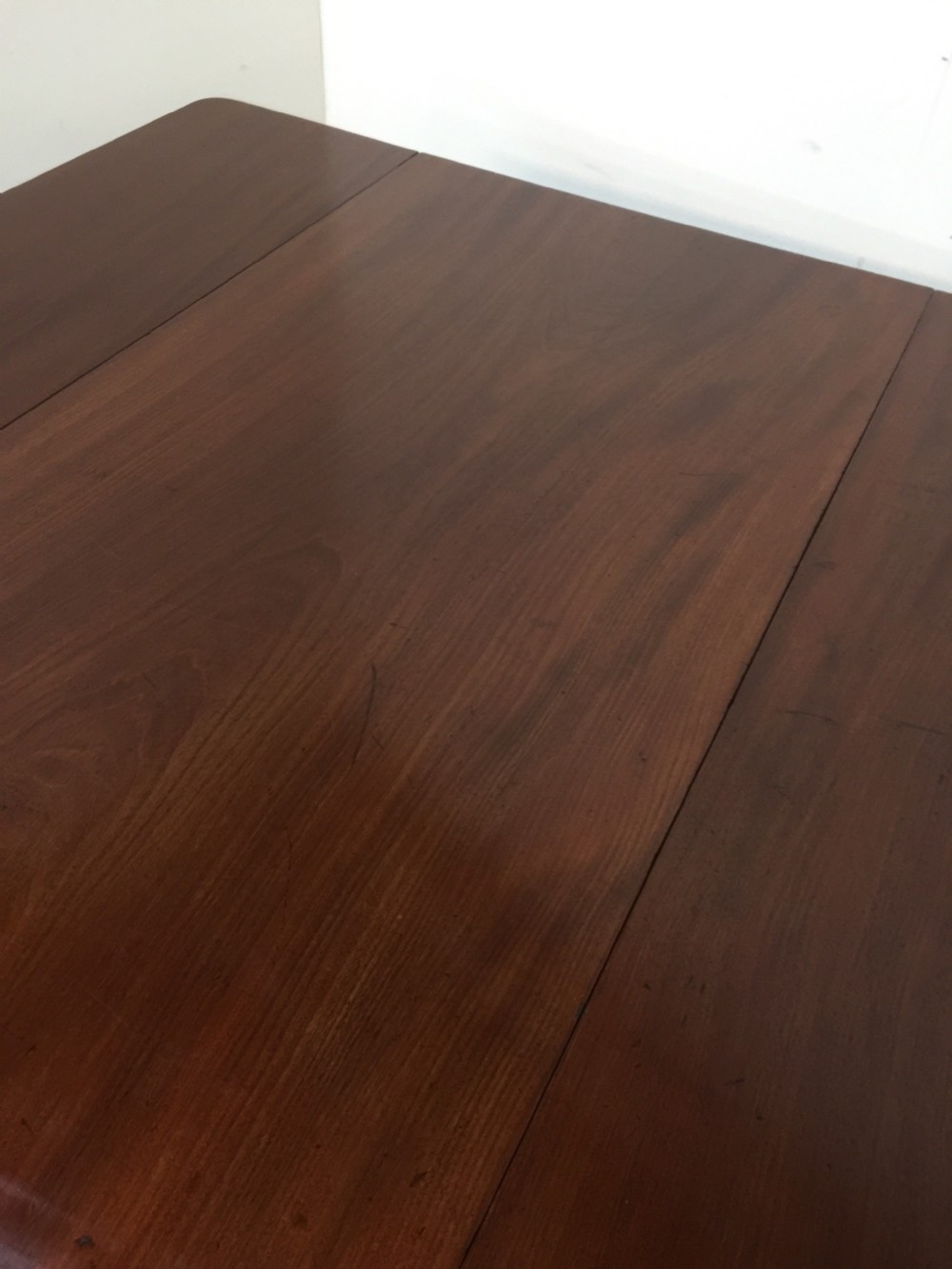 Georgian Mahogany Pembroke dining table circa 1810 View X