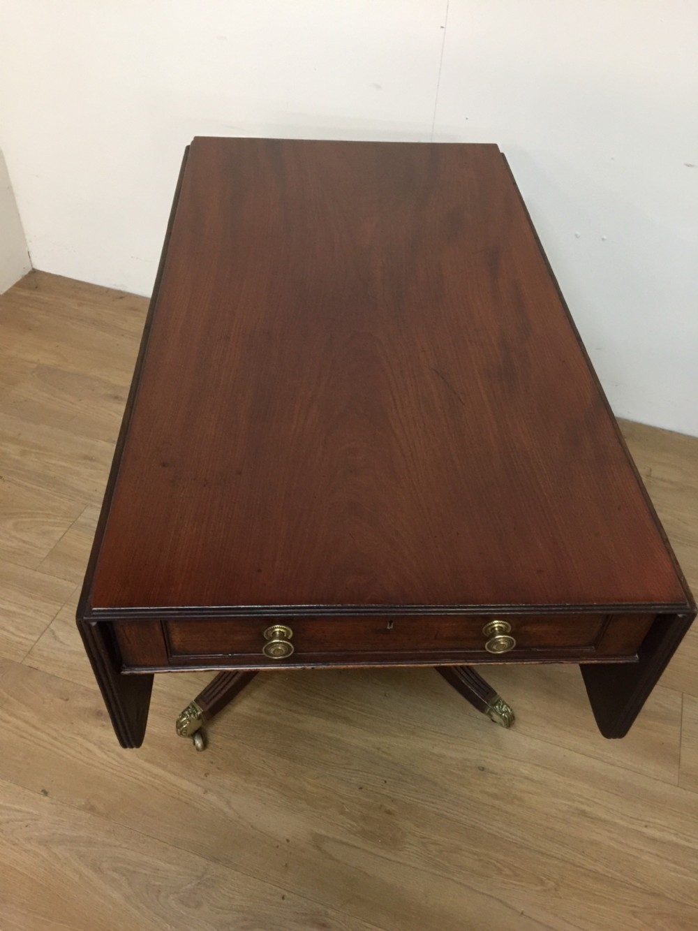 Georgian Mahogany Pembroke dining table circa 1810 View XI