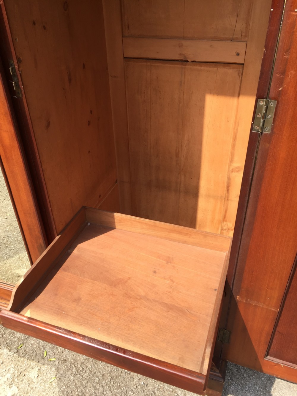 Nineteenth century mahogany triple wardrobe  View VIII