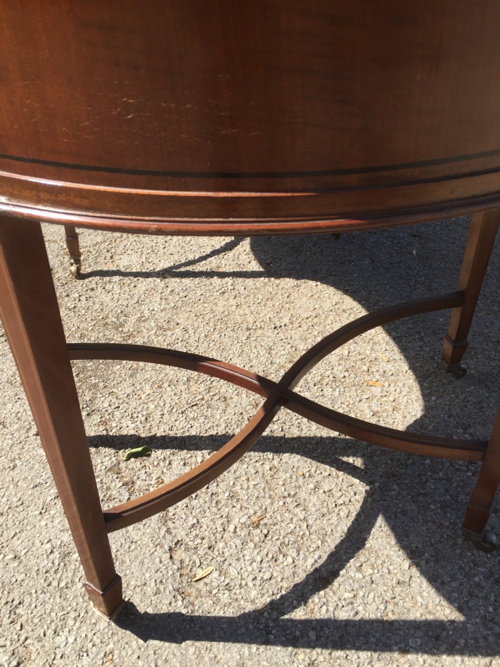 Nineteenth century inlaid mahogany kidney shaped desk View VII