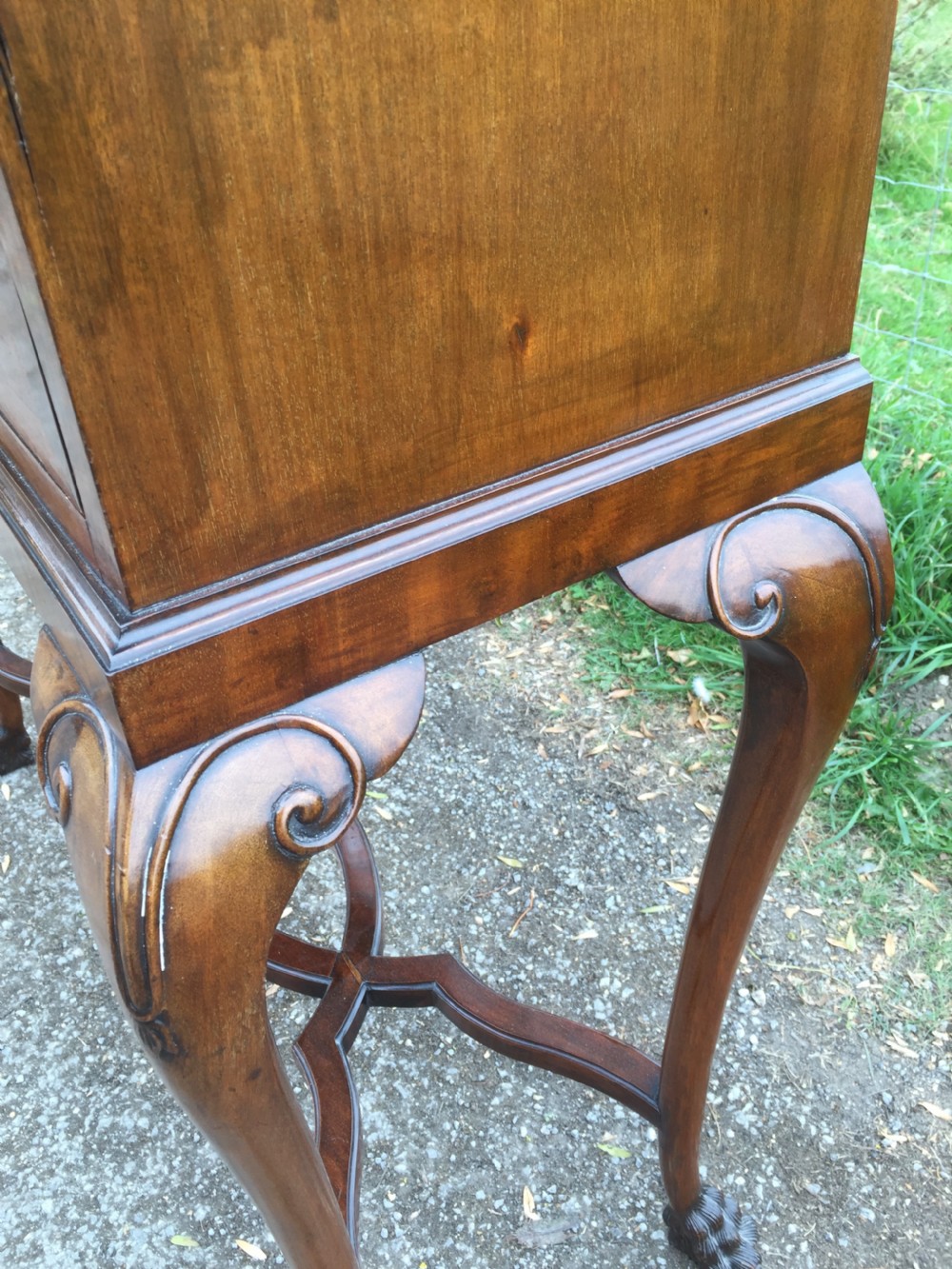 Edwardian mahogany cabinet on cabriole legs  View X