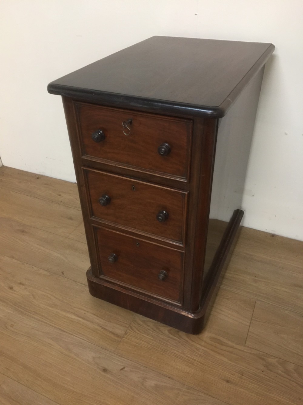 Nineteenth century three drawer chest in Mahogany 