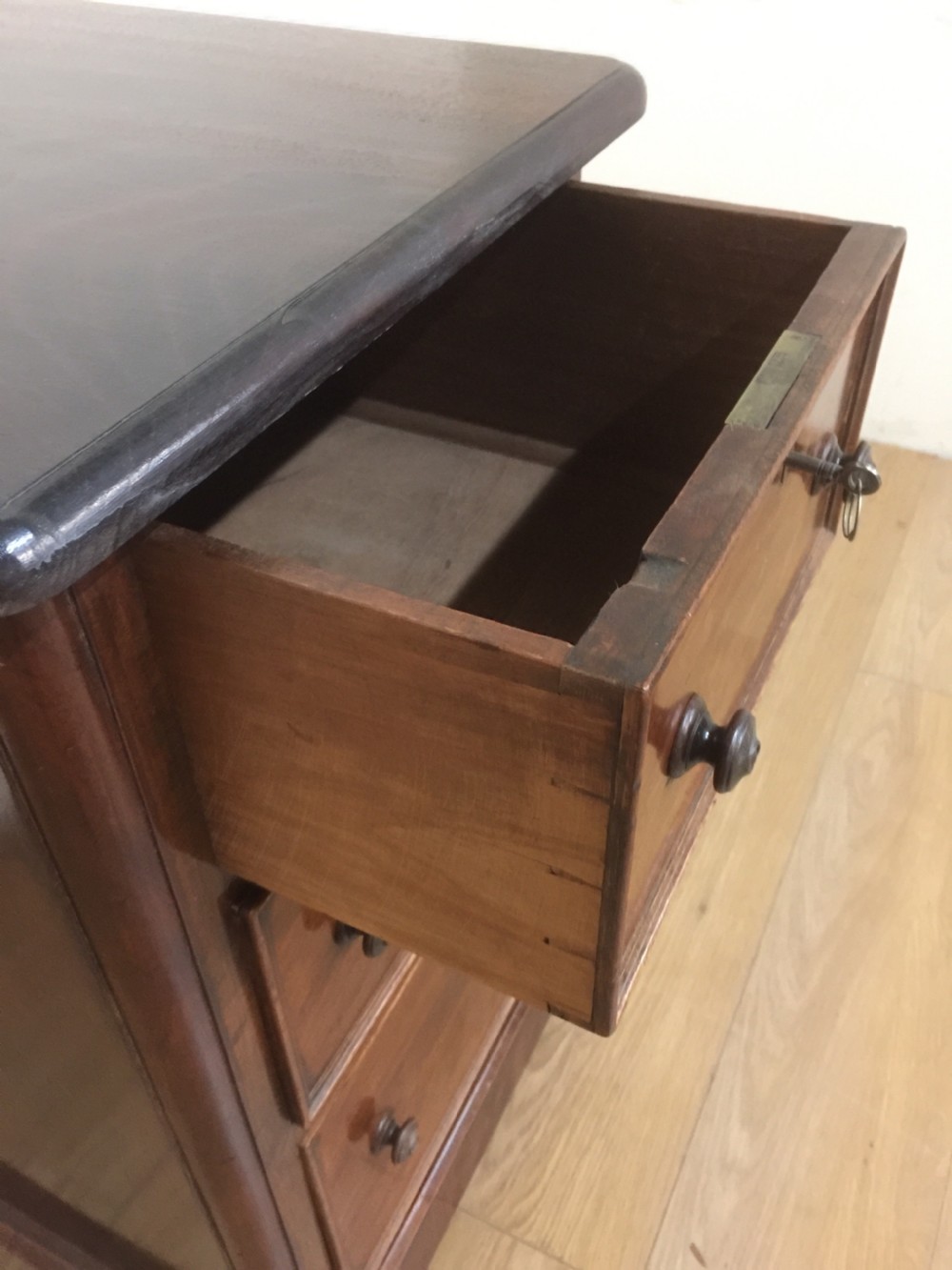 Nineteenth century three drawer chest in Mahogany  View VII