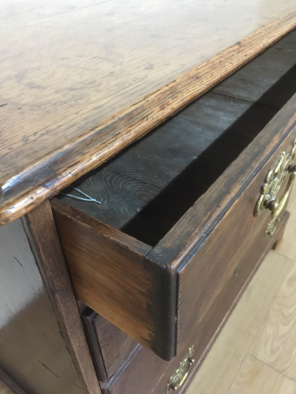 Small Georgian oak chest of drawers on bracket feet  View VII