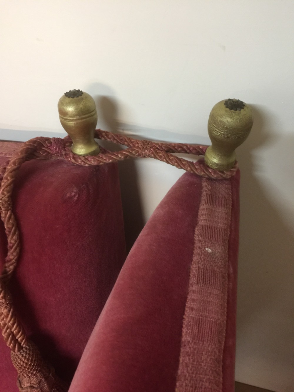 Knole Sofa in pink velvet circa 1920 View V
