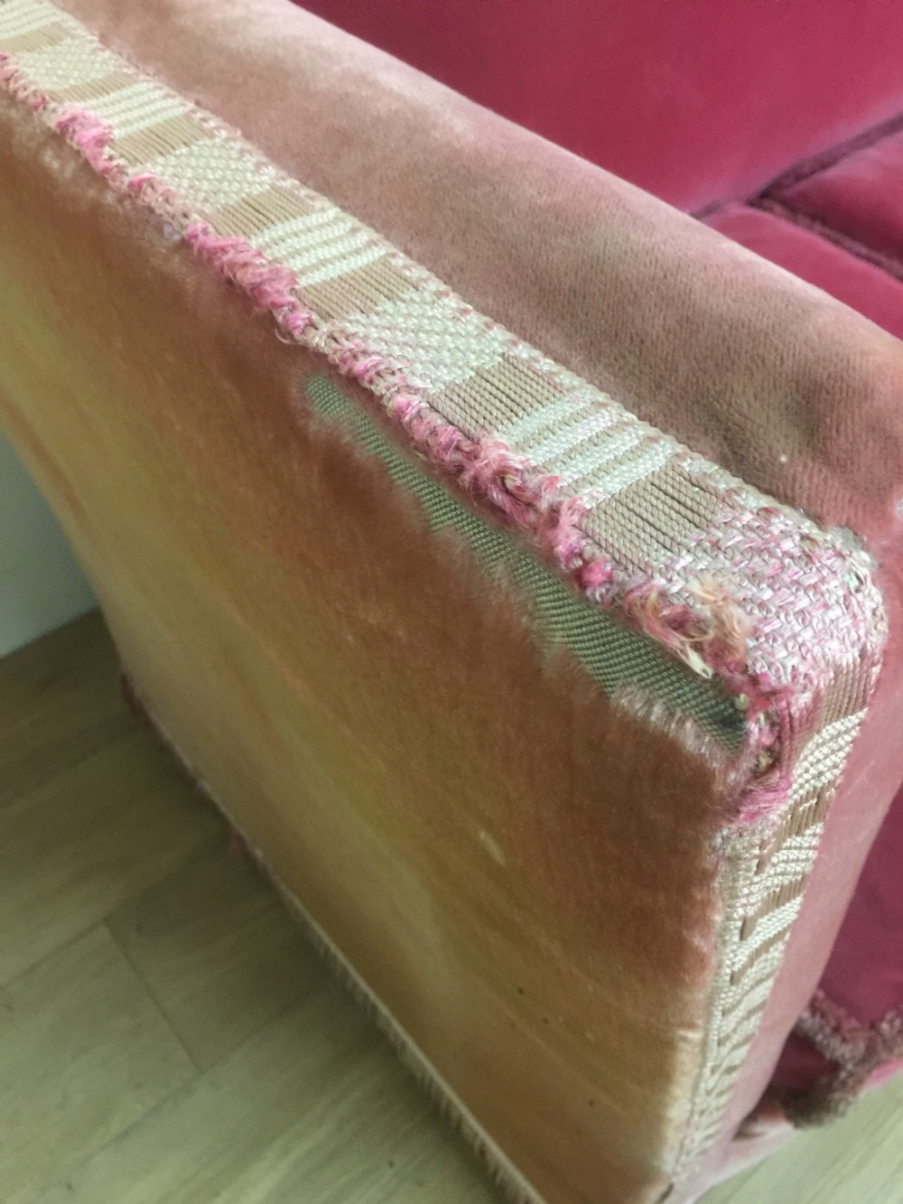 Knole Sofa in pink velvet circa 1920 View VII