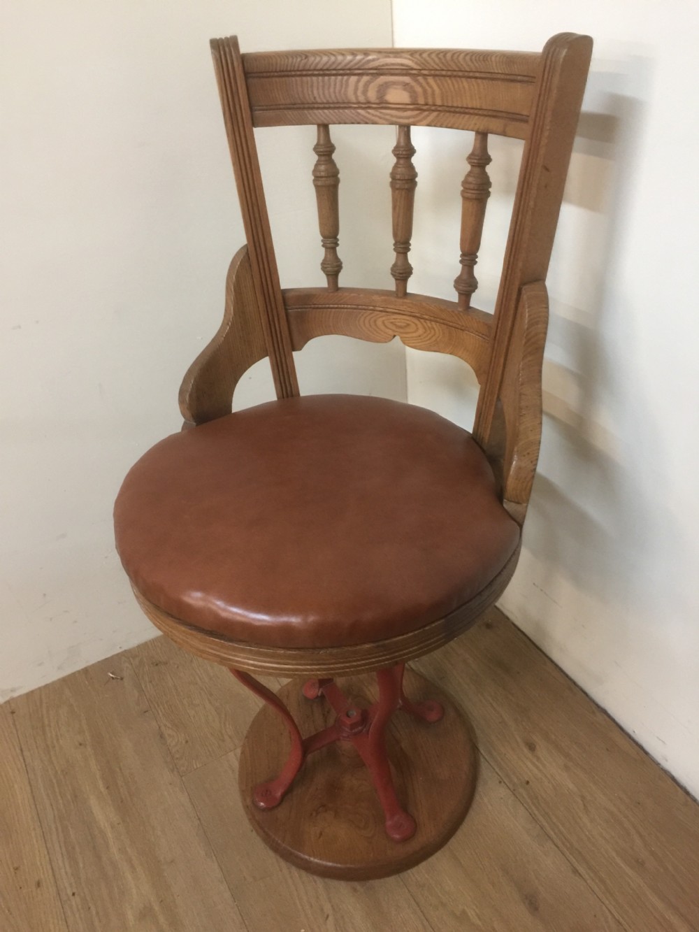 Edwardian golden oak revolving office chair with leather seat