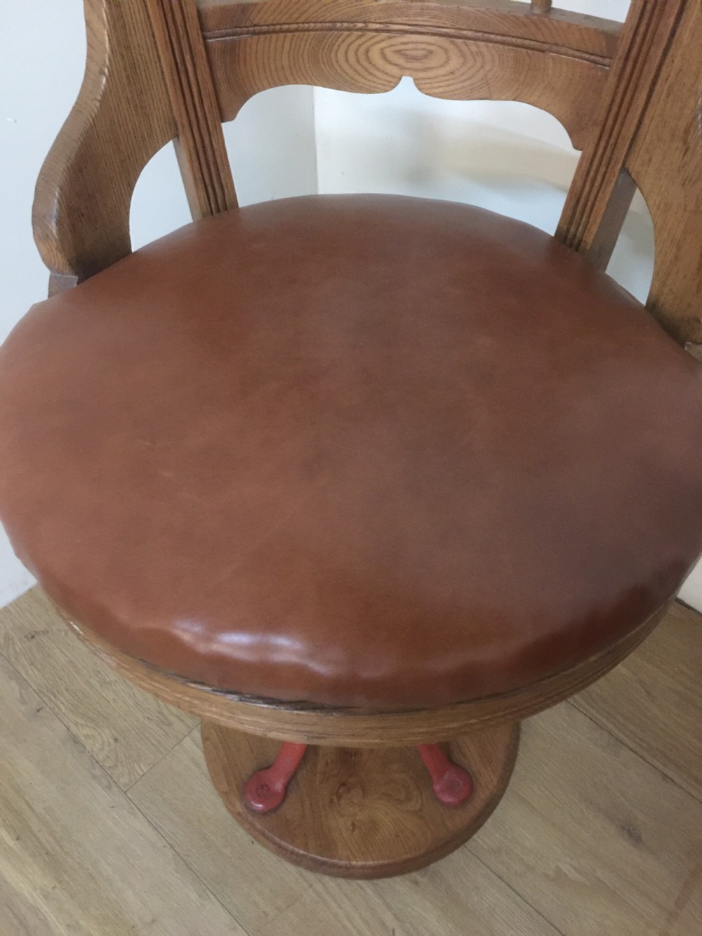 Edwardian golden oak revolving office chair with leather seat View V