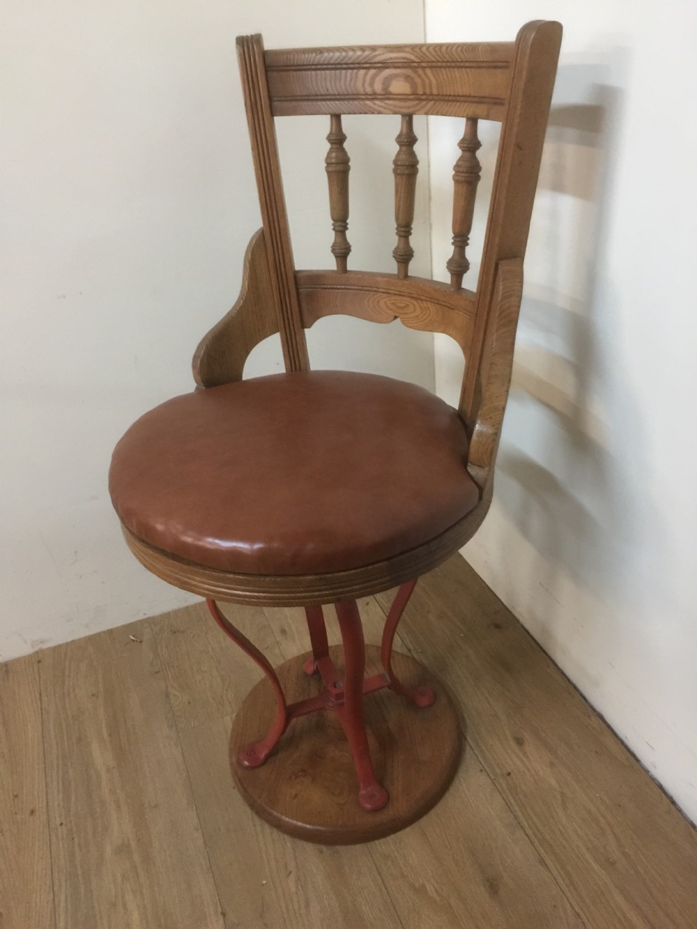 Edwardian golden oak revolving office chair with leather seat View VII