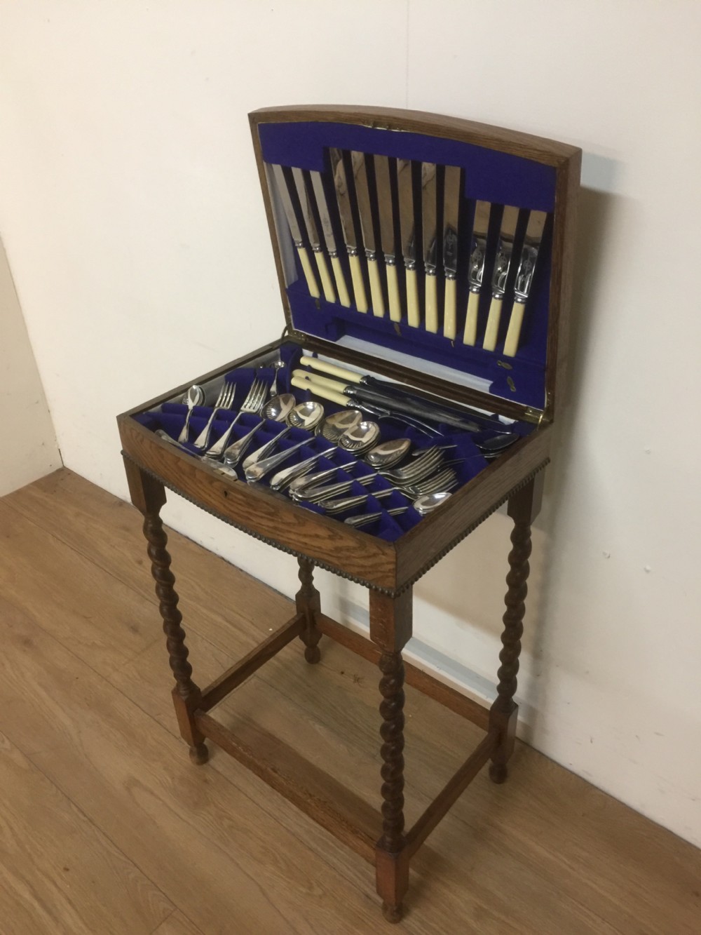 1920s oak canteen of Viners cutlery Sheffield made  View II