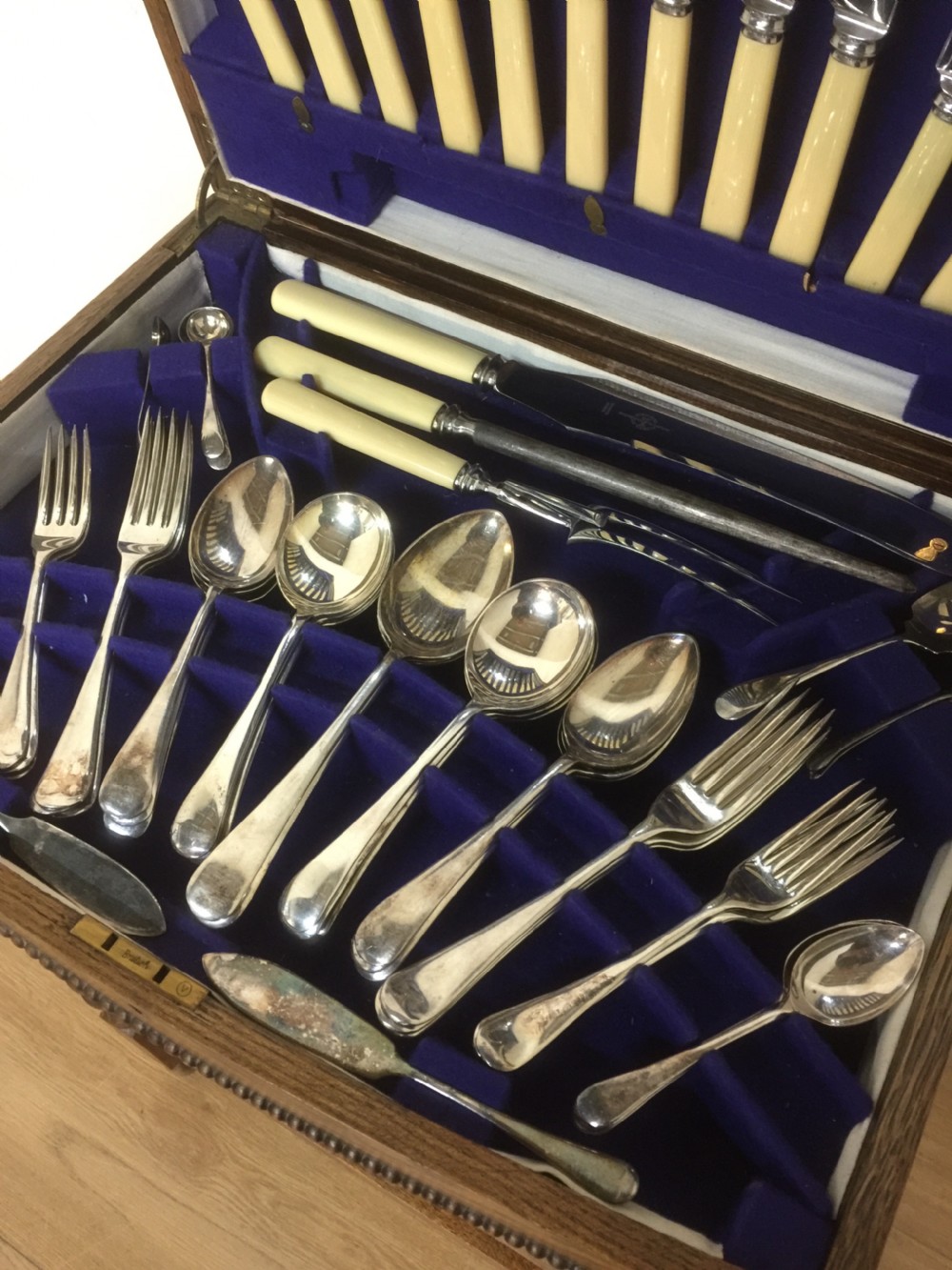 1920s oak canteen of Viners cutlery Sheffield made  View IV