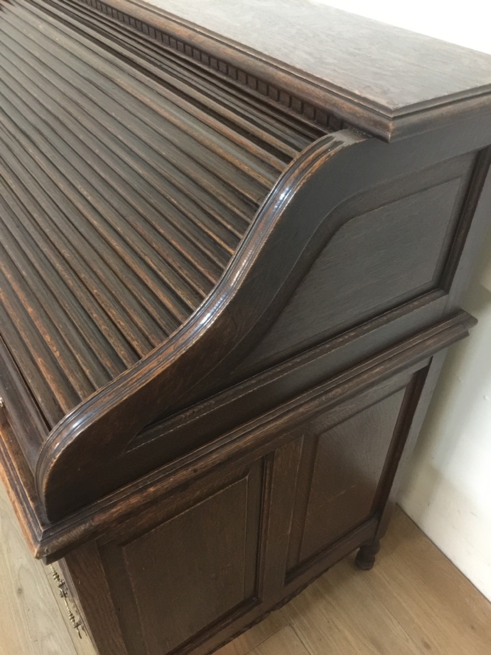 Nineteenth century oak roll top desk Superb quality  View V
