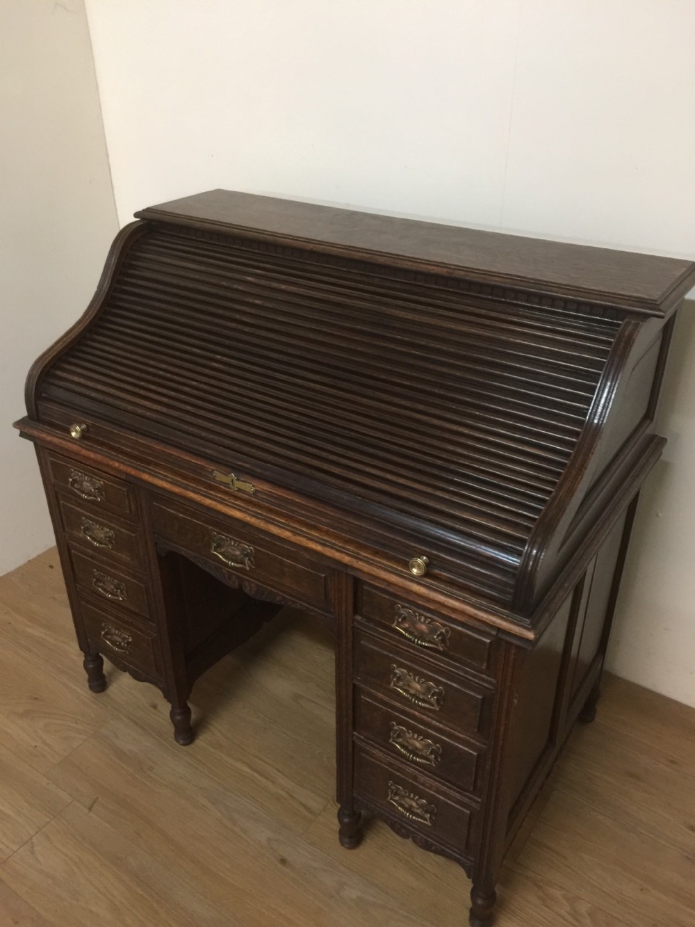 Nineteenth century oak roll top desk Superb quality  View VI