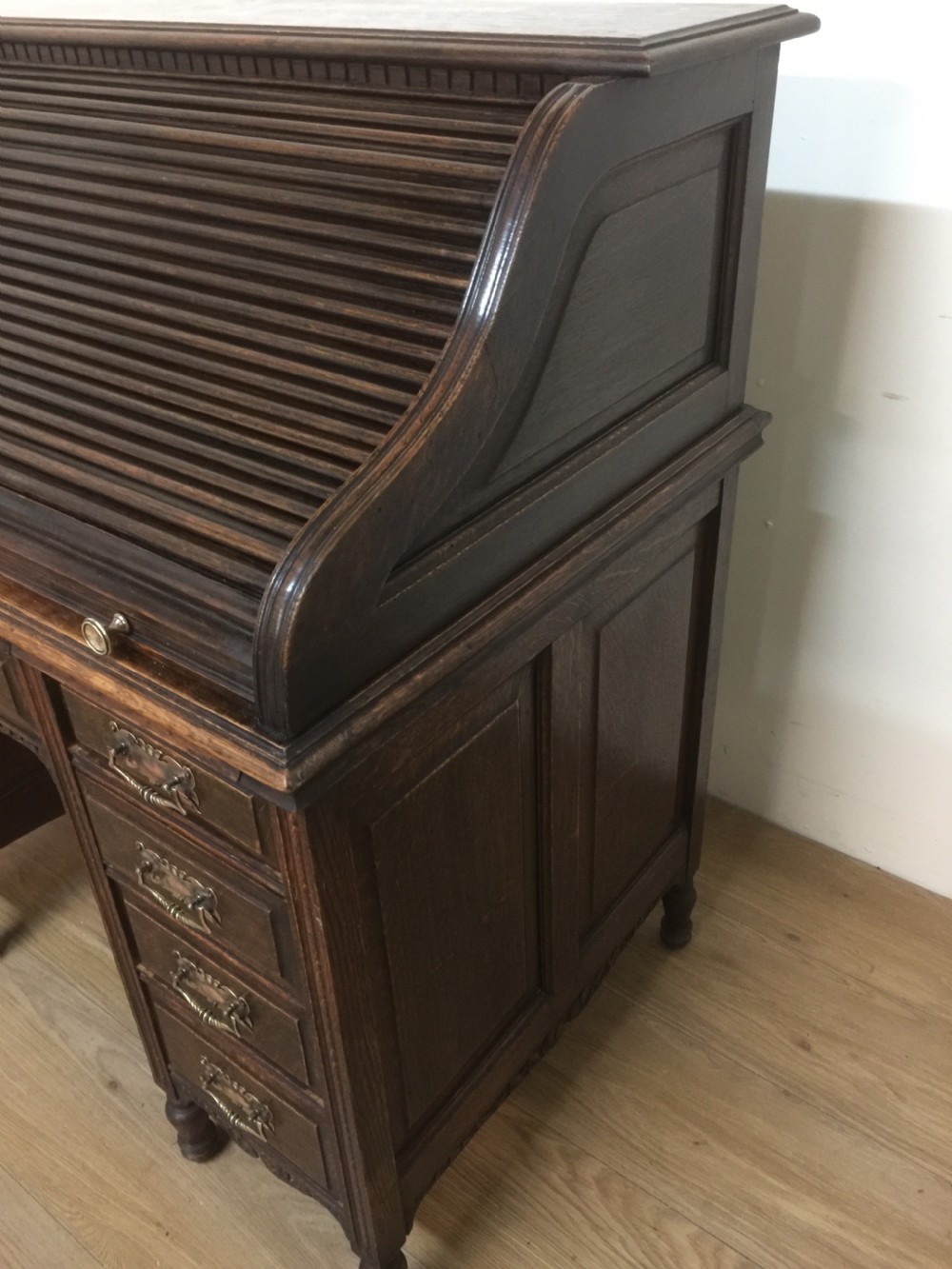 Nineteenth century oak roll top desk Superb quality  View VIII