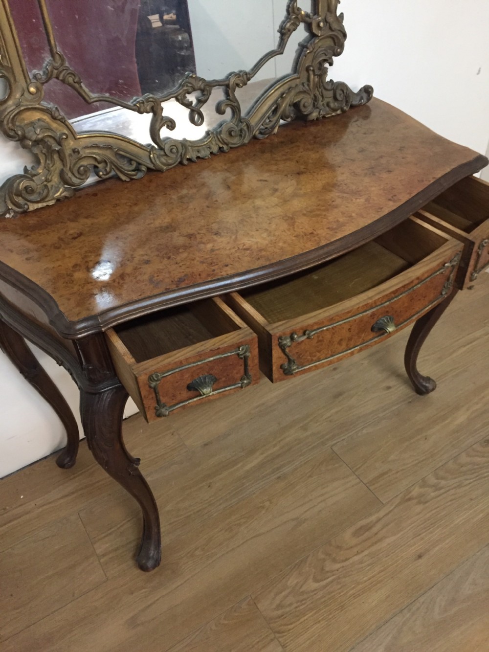 Burr walnut console table with gilded mirror  View VIII
