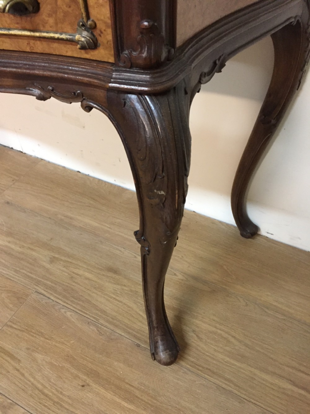 Burr walnut console table with gilded mirror  View IX