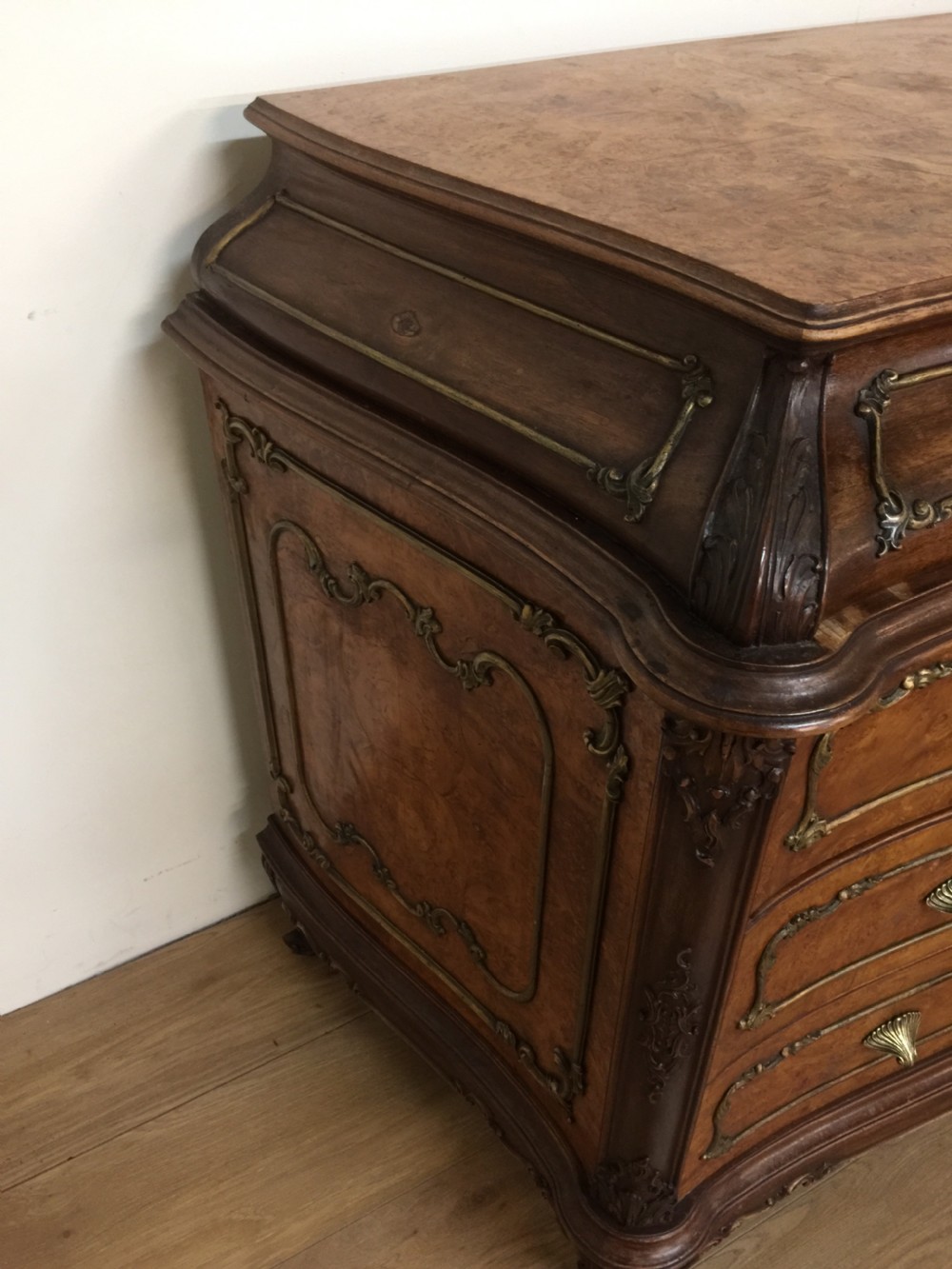 Burr walnut bombe Chest Of Drawers circa 1920 View VII