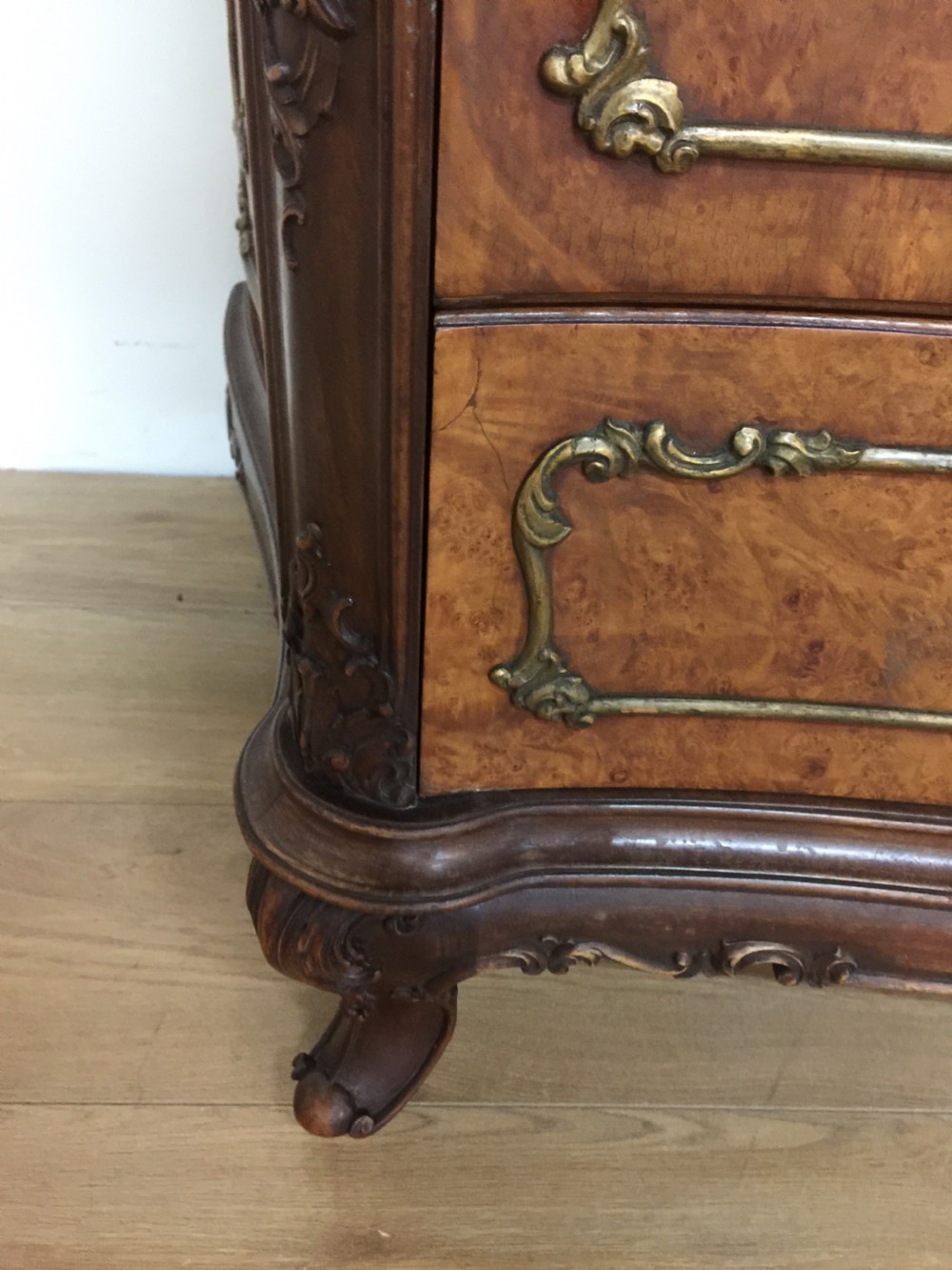 Burr walnut bombe Chest Of Drawers circa 1920 View XI