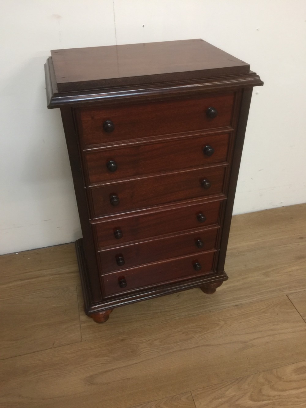 Small bank of mahogany drawers  65 cm high 