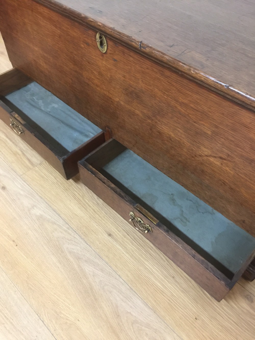 Nineteenth century two drawer oak mule chest  View III