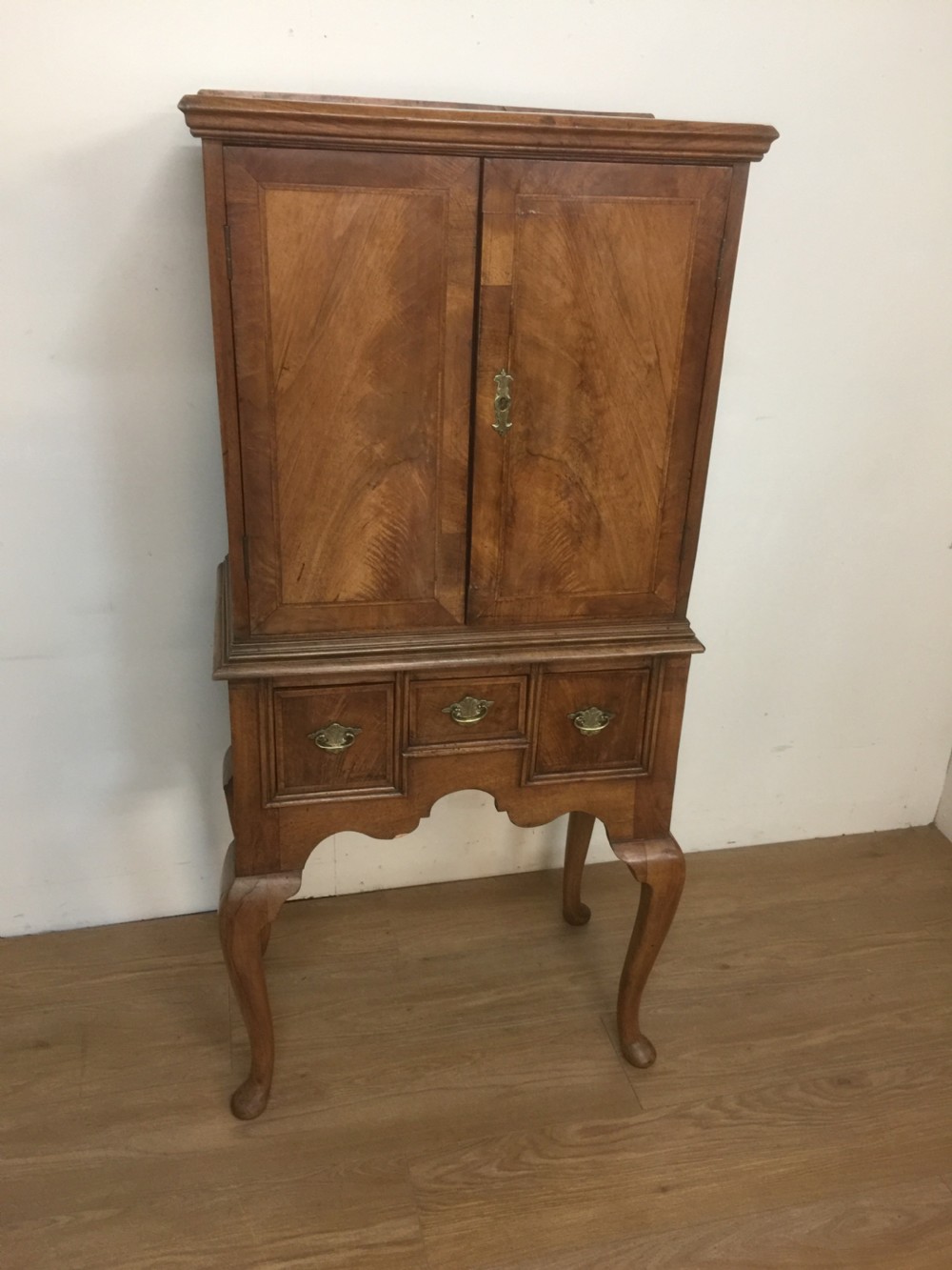 Walnut crossbanded Georgian style cabinet circa 1920