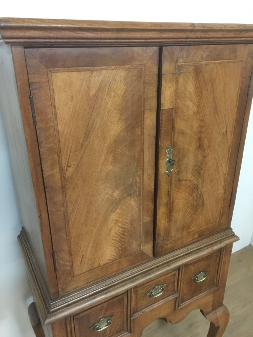 Walnut crossbanded Georgian style cabinet circa 1920 View IX