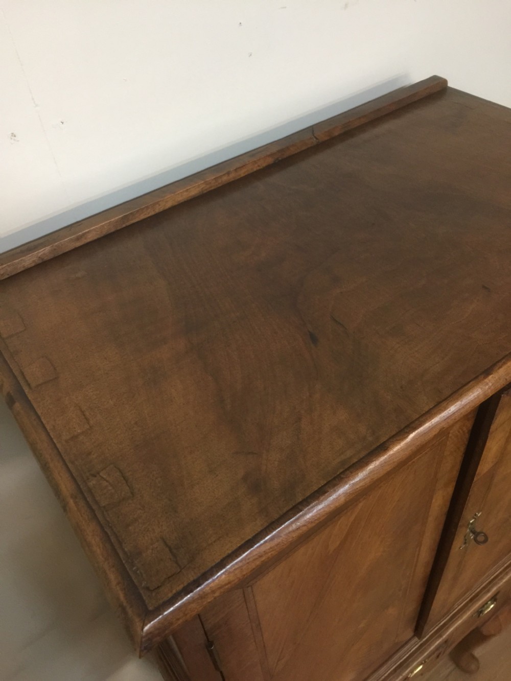 Walnut crossbanded Georgian style cabinet circa 1920 View XIII