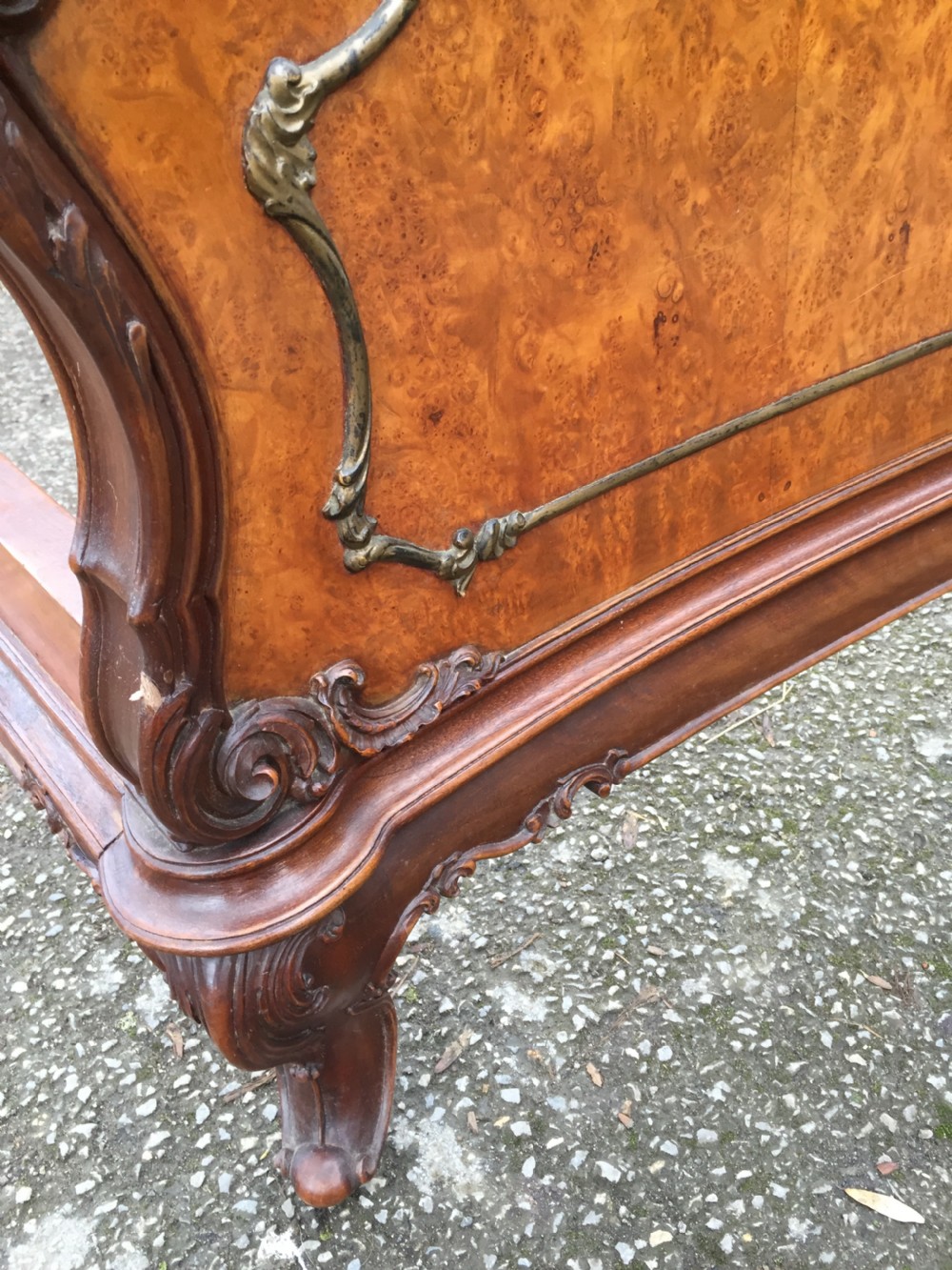 Burr walnut king size bed circa 1920  View VI