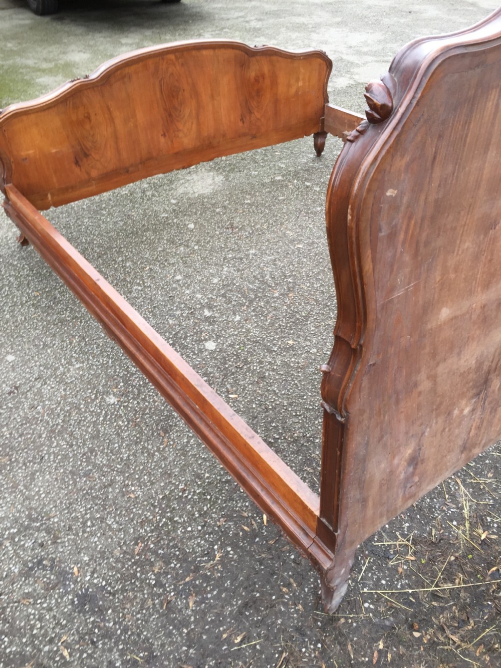 Burr walnut king size bed circa 1920  View XIV