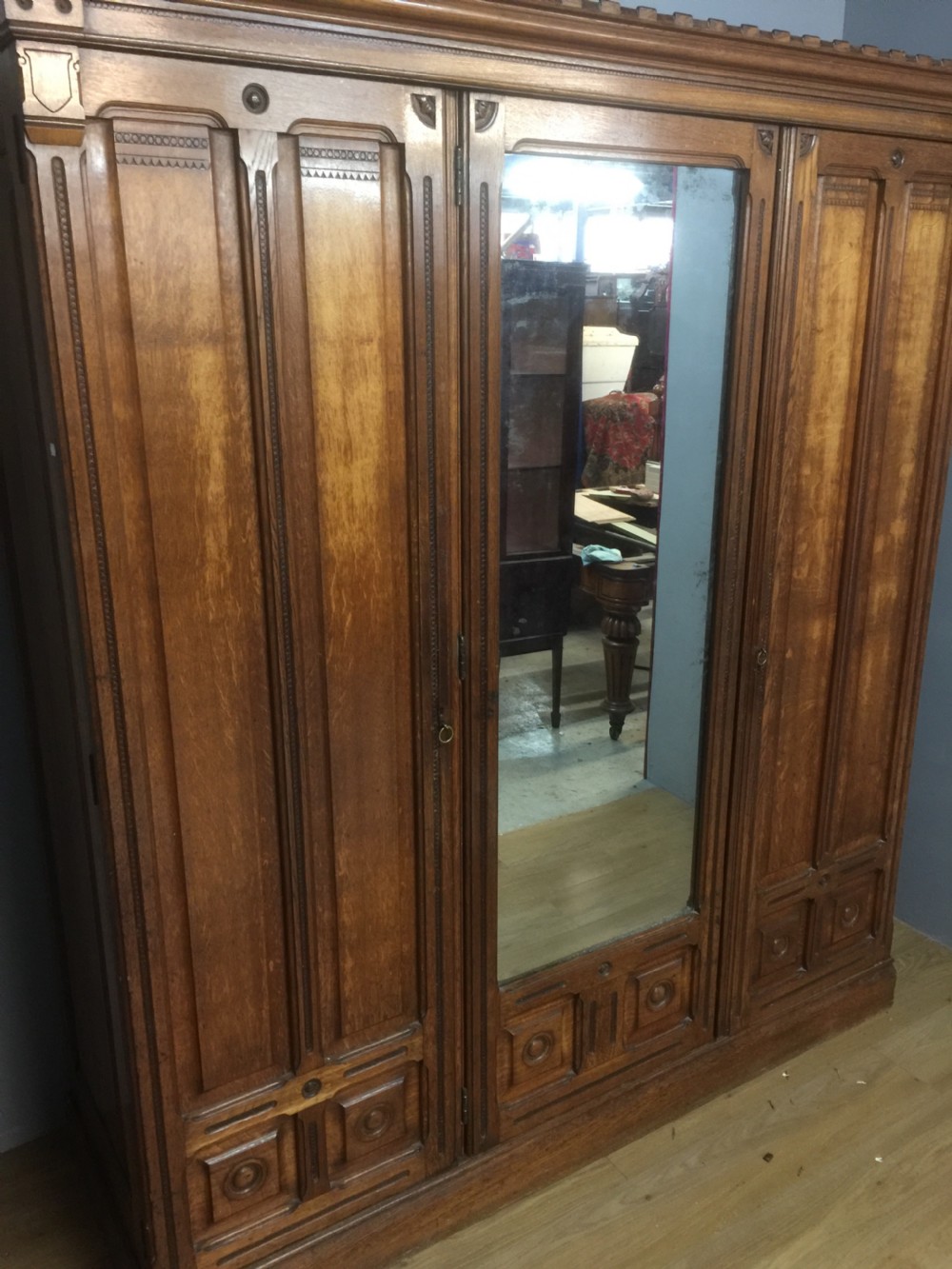 Nineteenth century golden oak triple wardrobe circa 1880 View XII